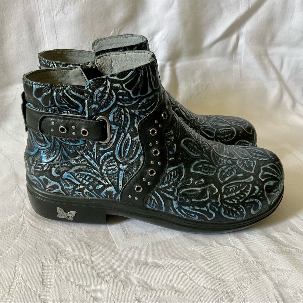 NWOT Alegria Zoe zip-up leather ankle BOOT Black & blue floral. Sz 39